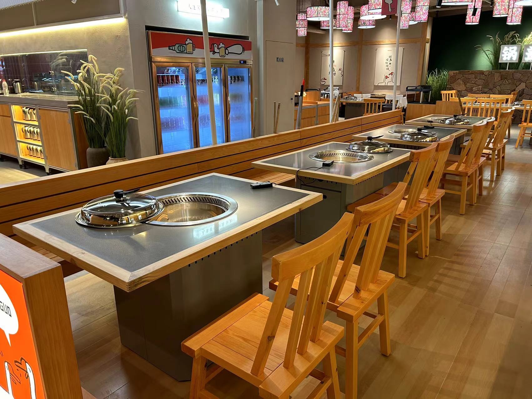 實(shí)木電動(dòng)餐桌：家居場(chǎng)景中的實(shí)用與質(zhì)感之選